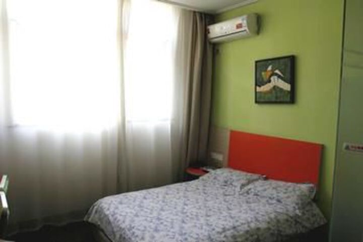 Room 4 of 24