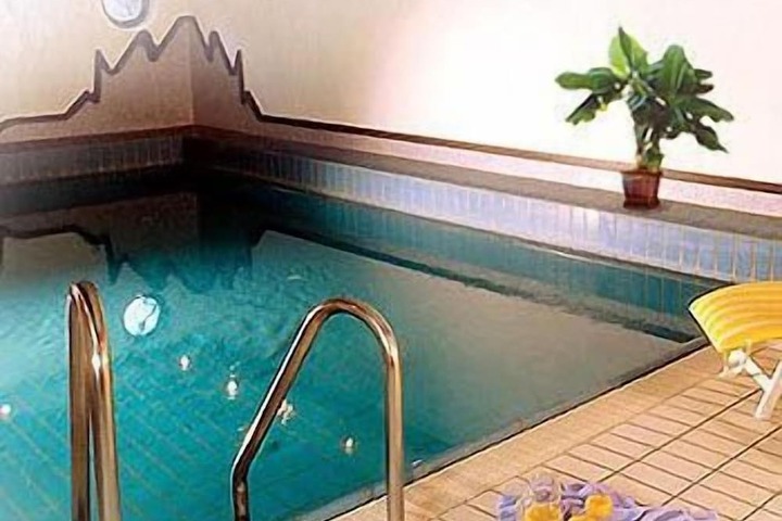 Pool 14 of 34