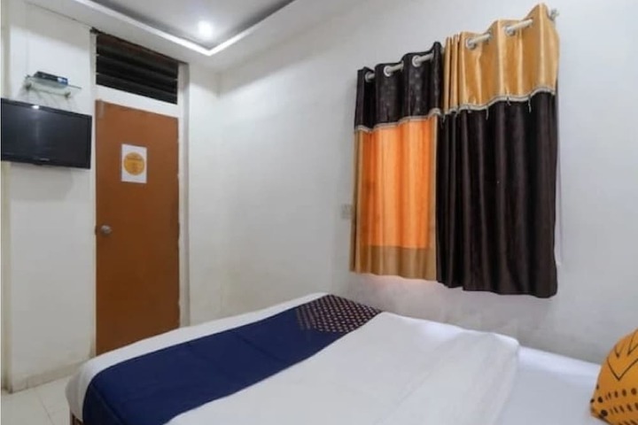 Room 4 of 12