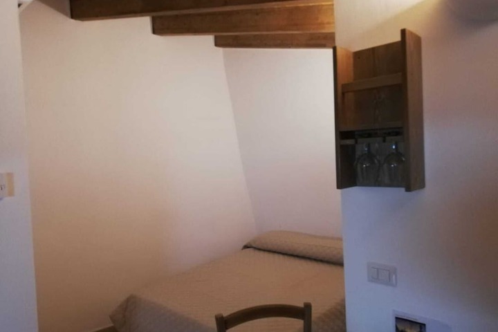 Room 11 of 22