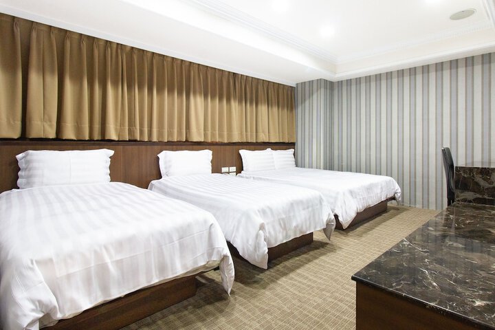 Room 12 of 34