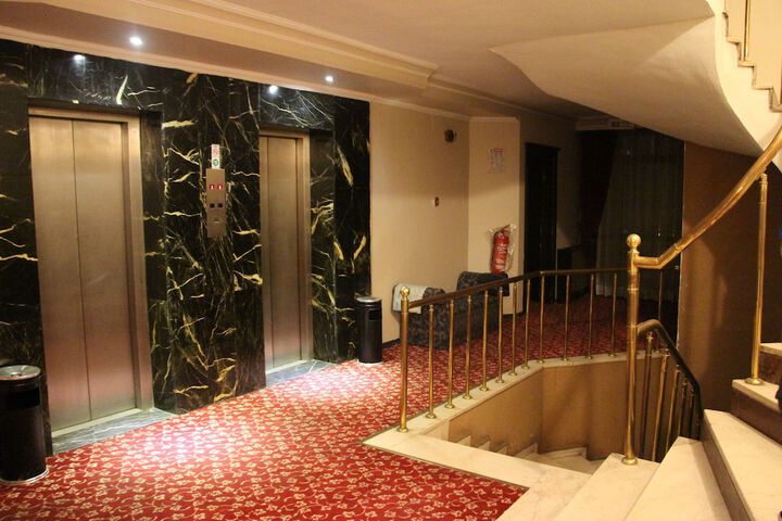 Ballroom/Hall 31 of 42