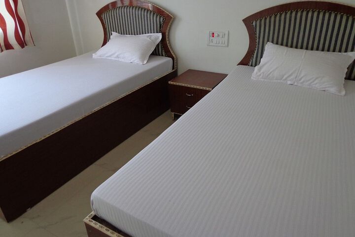 Room 13 of 18