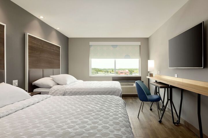 2 Queen Beds (9 of 13)