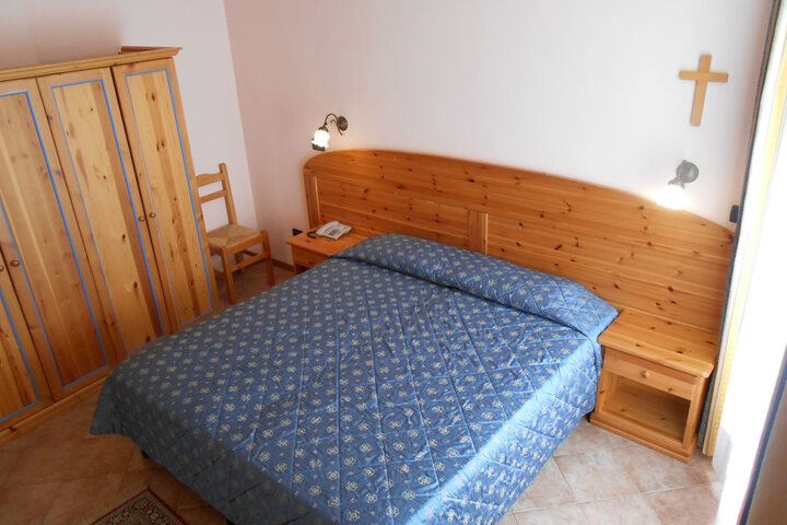 Room 4 of 70
