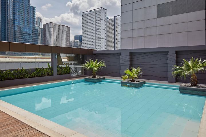 Pools & Facilities