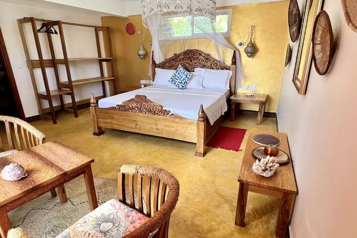 Room 8 of 40
