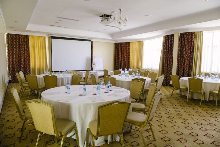 Ballroom/Hall 66 of 96