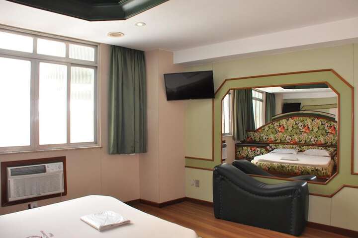 Room 13 of 34