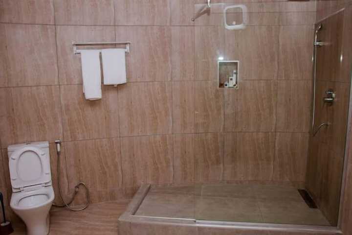 Room 16 of 42