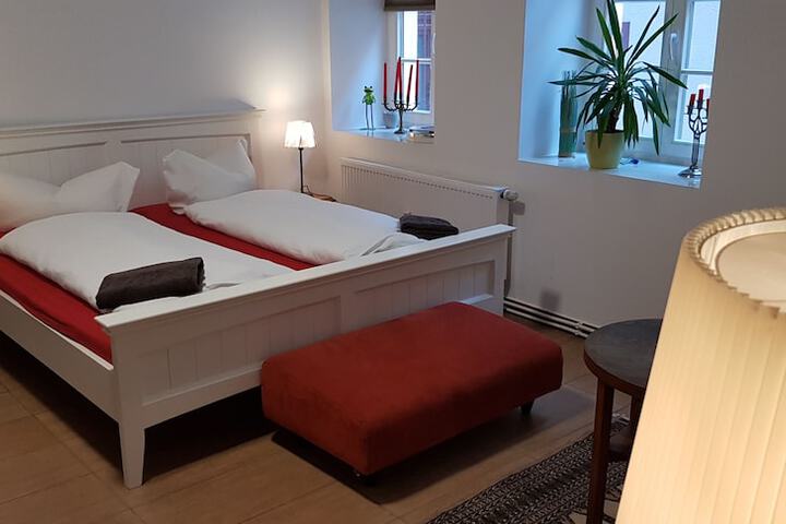 Room 3 of 202