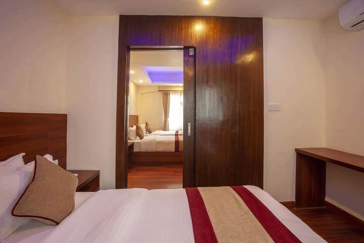 Room 32 of 76