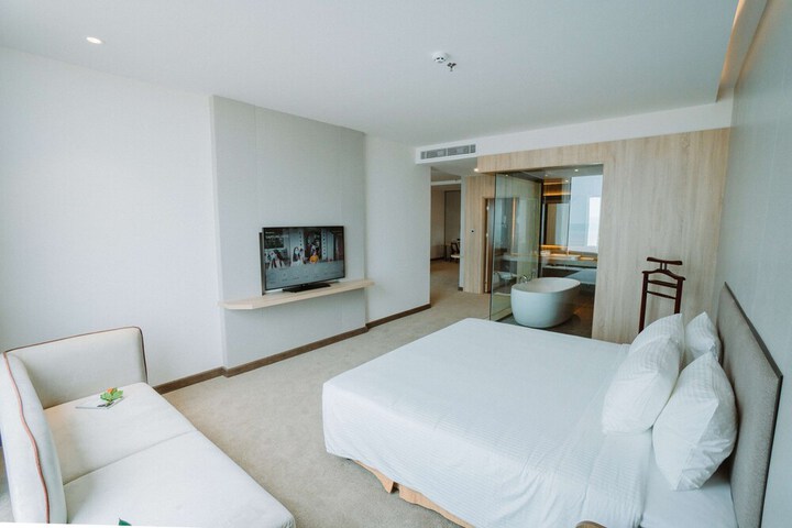 Room 9 of 28