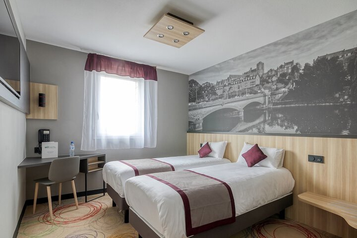 Room 12 of 30