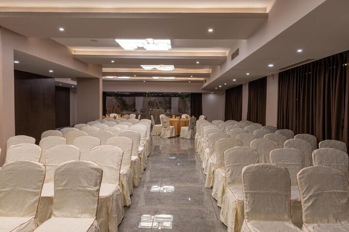 Ballroom/Hall 42 of 44