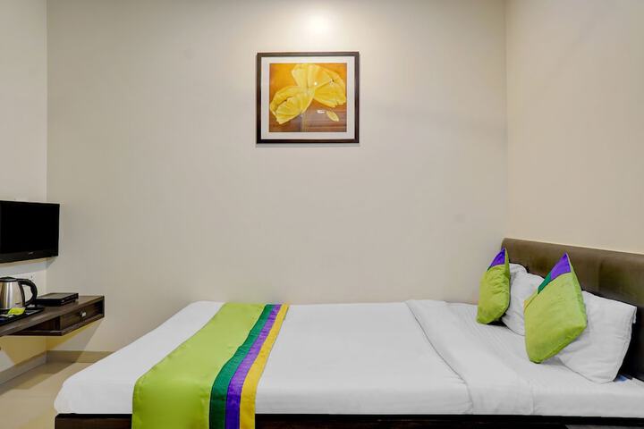 Room 10 of 29
