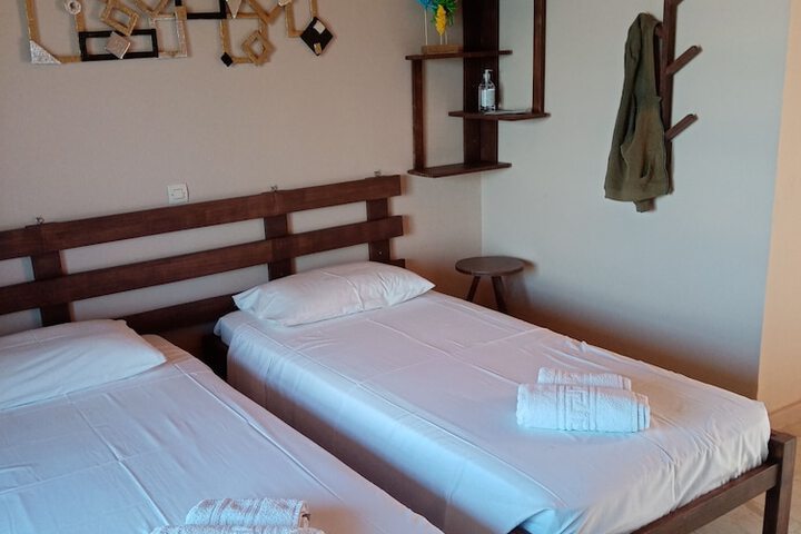 Room 7 of 105