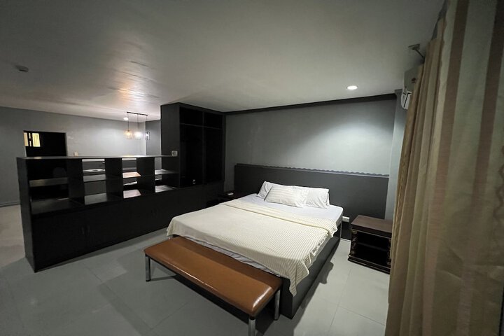 Room 4 of 28