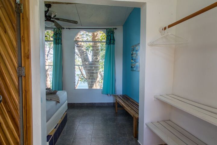 Room 30 of 97