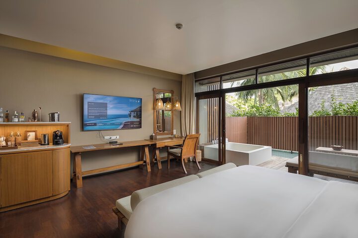 Room 4 of 127
