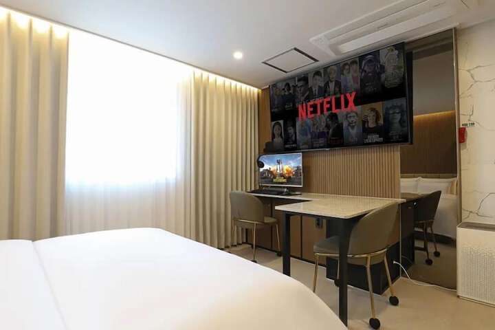 Room 10 of 109