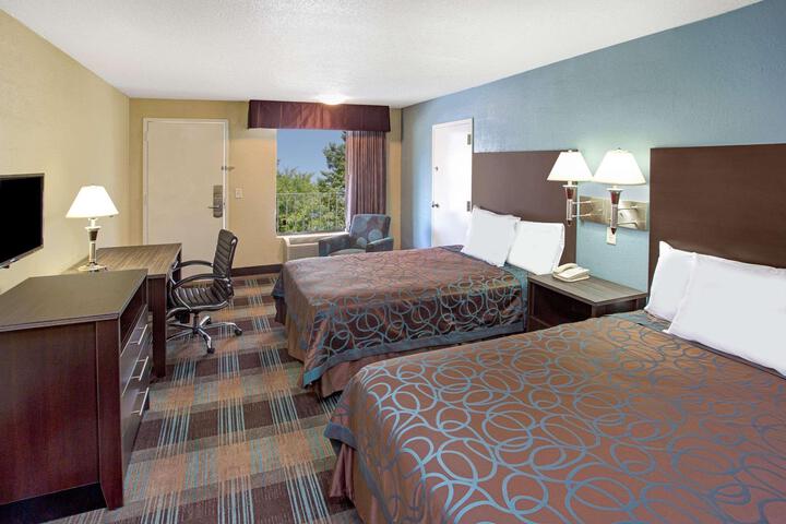 2 Double Beds Deluxe Room (12 of 12)