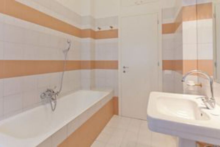 Room 2 of 16