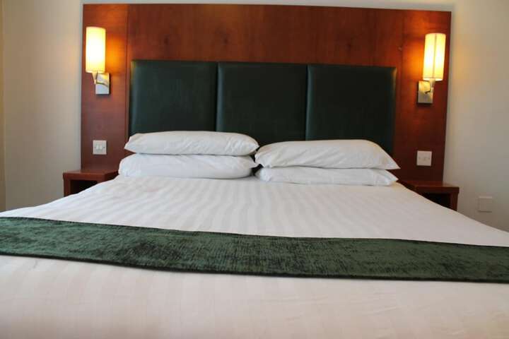 Room 9 of 34