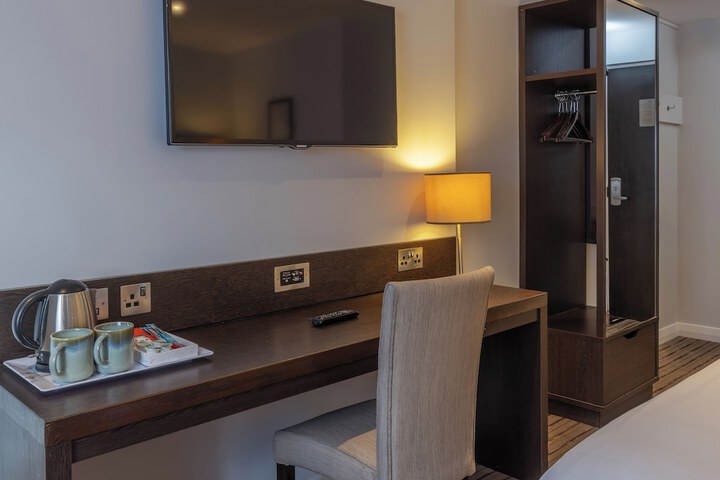 Room 13 of 35