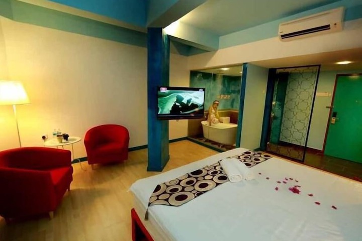Room 3 of 9