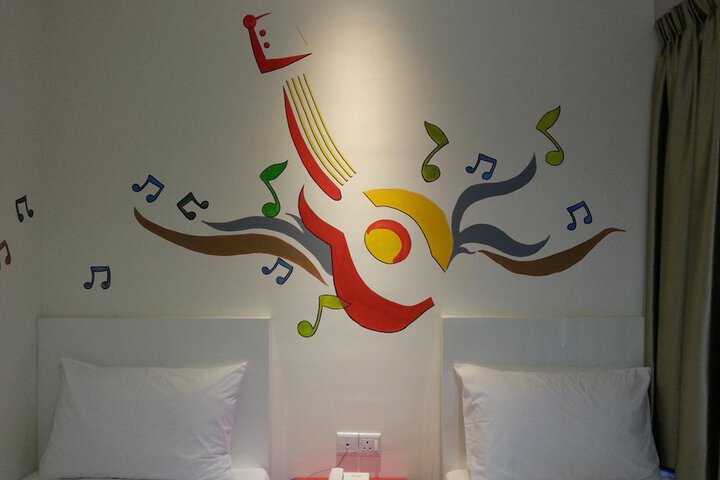 Room 16 of 38