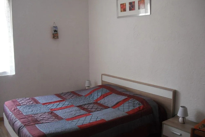 Room 2 of 10
