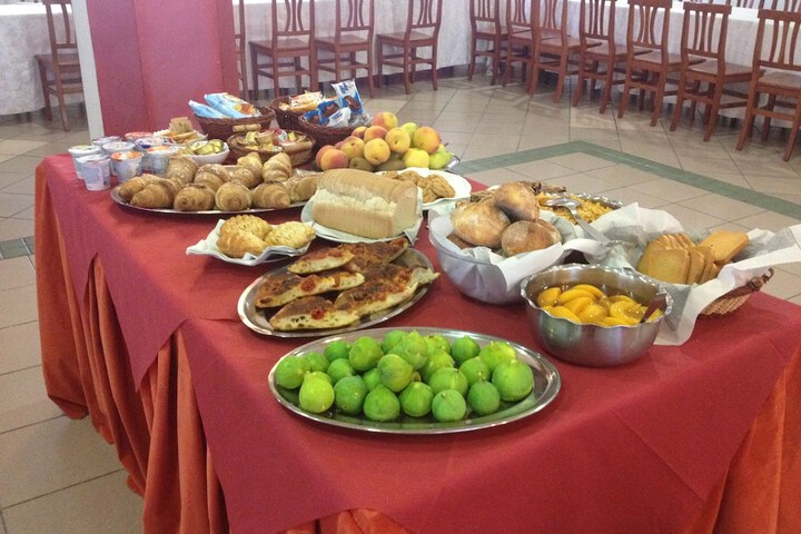 Breakfast/Coffee Service 26 of 32