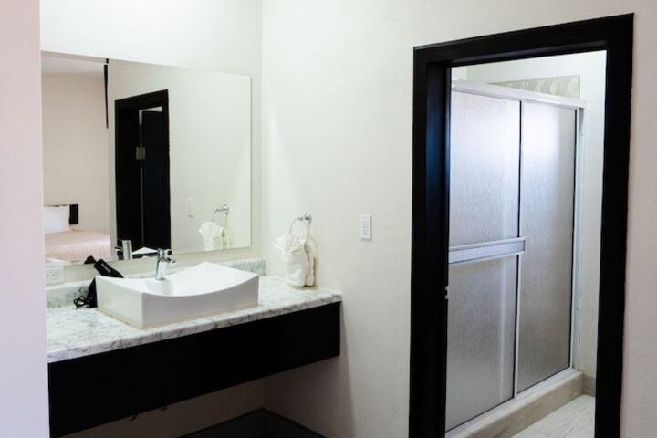 Room 46 of 211