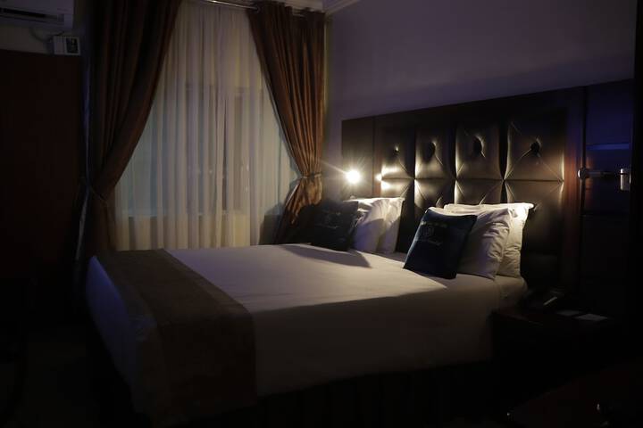 Room 16 of 32