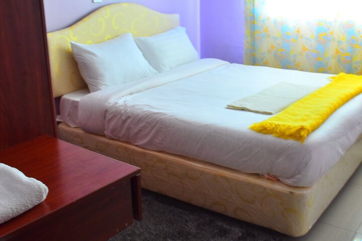 Room 4 of 90