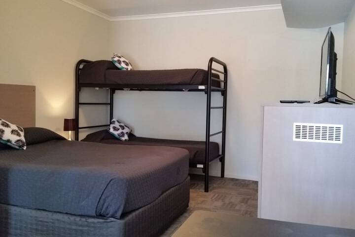 Room 7 of 18