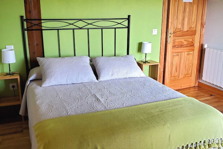 Room 6 of 28