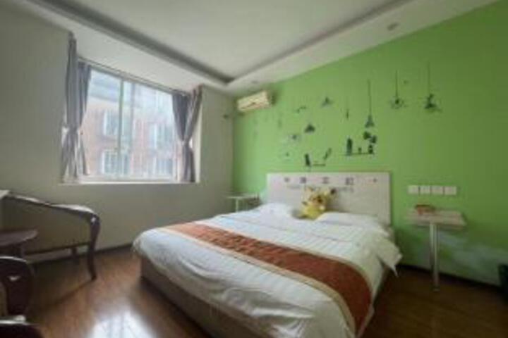 Room 5 of 6
