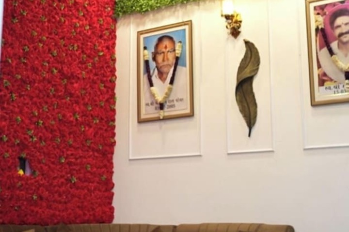 Lounge 8 of 8