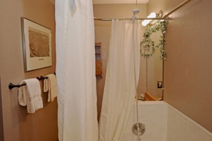 Room 6 of 29