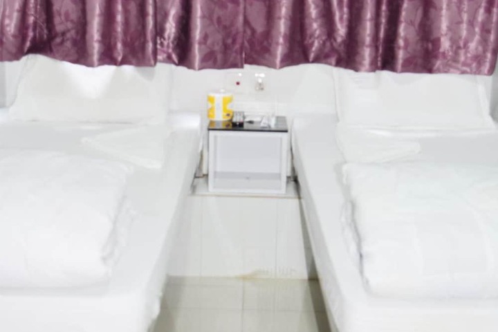 Room 4 of 48