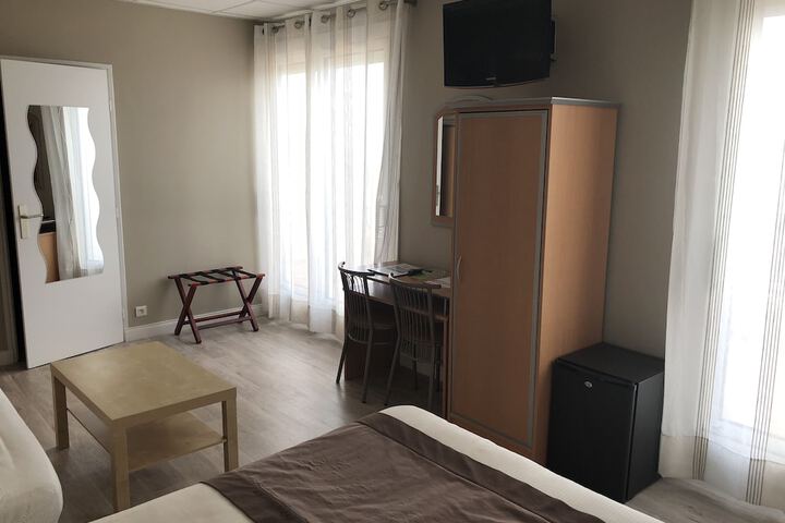 Room 3 of 40