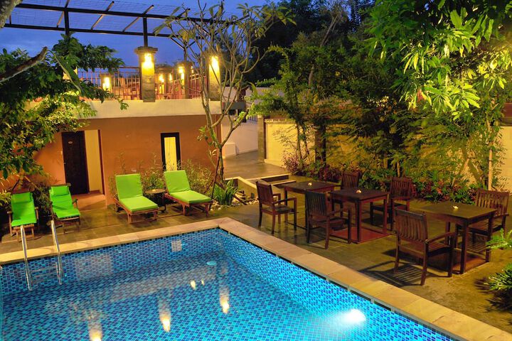 Pool Hotel