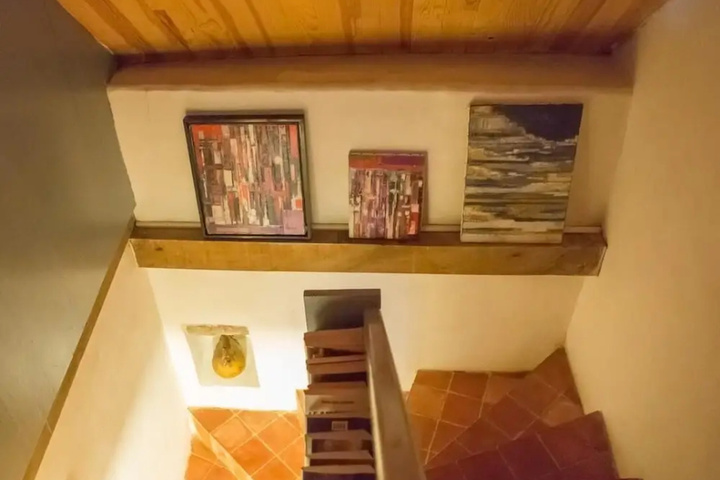 Room 10 of 19