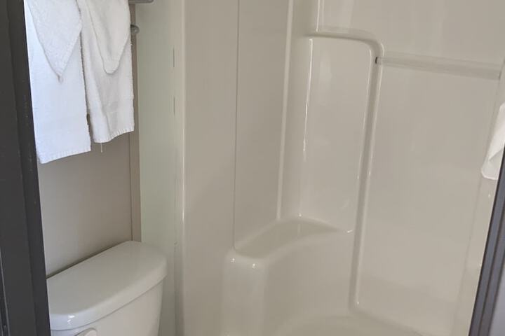 Room 7 of 12