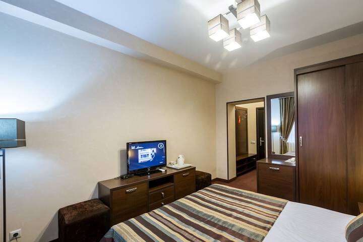 Room 9 of 85