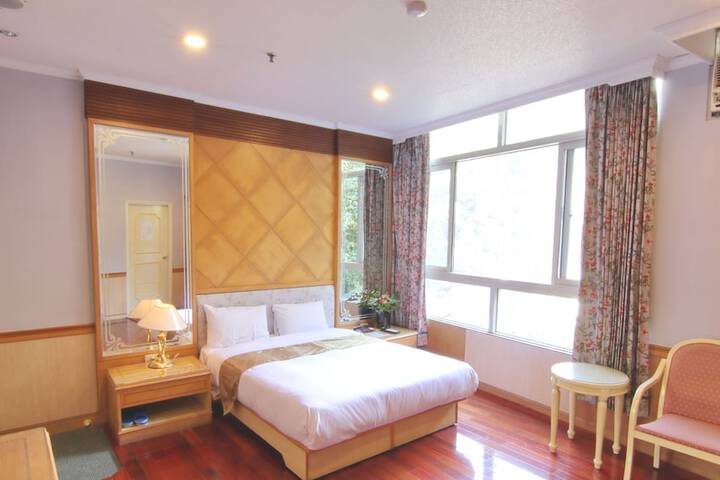 Room 44 of 122