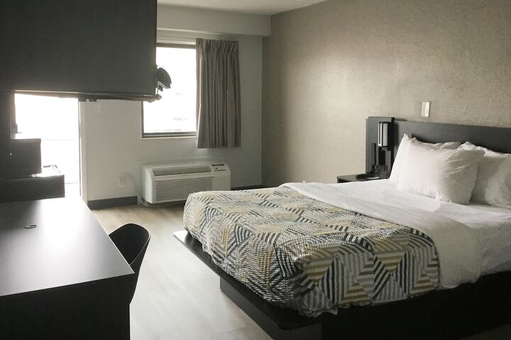 Room 4 of 27
