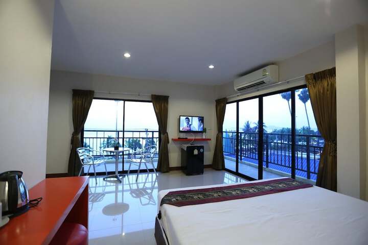 Room 8 of 38